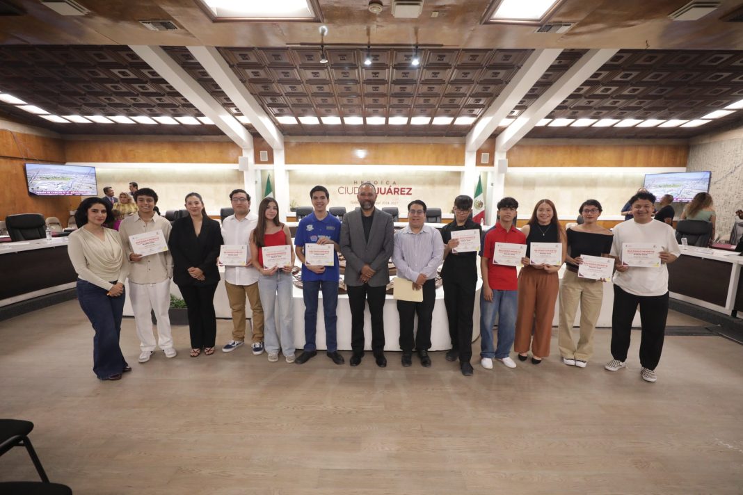 Diez jóvenes de 10; reciben Premio de la Juventud 2026 Diez jóvenes de 10; reciben Premio de la Juventud 2026