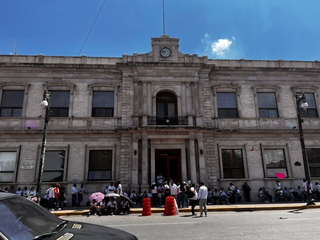Protestan sindicalizados de la UACH; «Que no tienen dinero» Protestan sindicalizados de la UACH; «Que no tienen dinero»