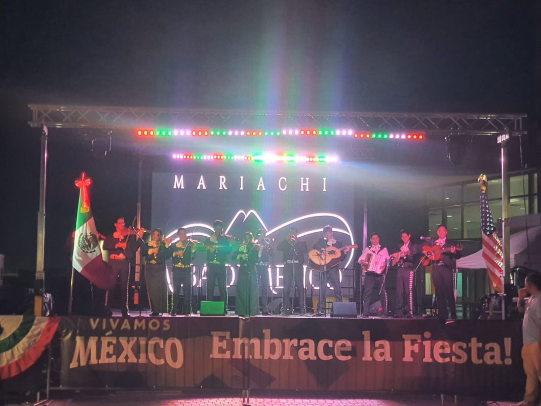 Viven México cientos de fronterizos en El Paso Viven México cientos de fronterizos en El Paso